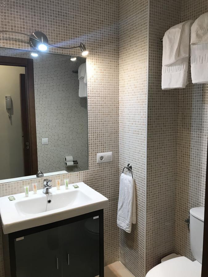 Apartamentos Turisticos La Terraza* Las Cabezas de San Juan Eksteriør bilde